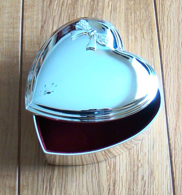 Heart Silverplated Jewellery/Trinket Box